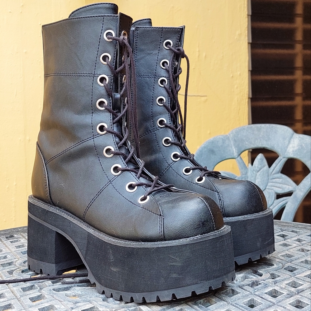 Demonia Ranger 301 Black Heel Platform Boots (sz 9 mens)